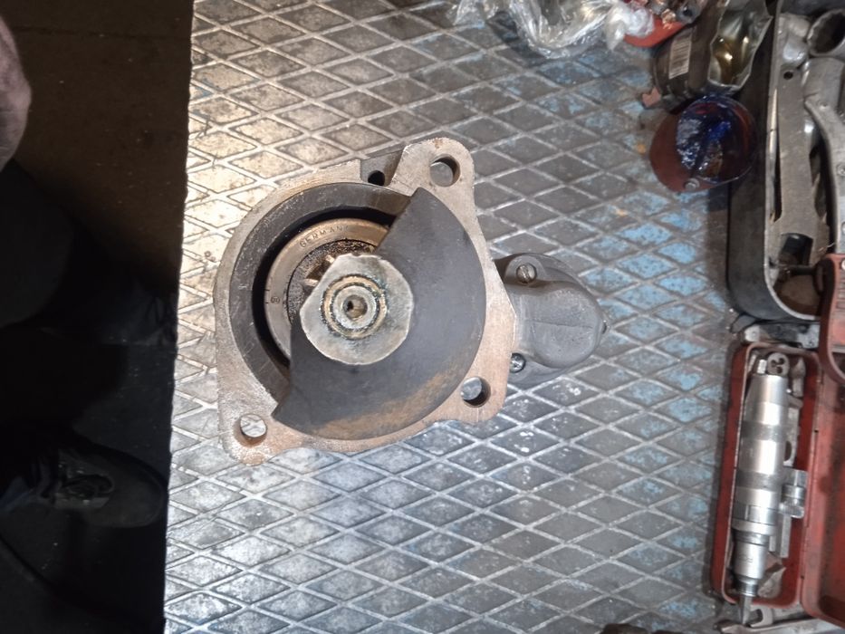 Стартер на Мерседес 608