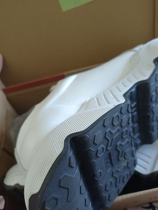 Кожаные кроссовки продам