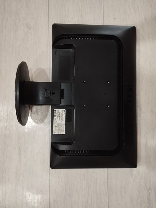 Монитор  LG  20 дюймов