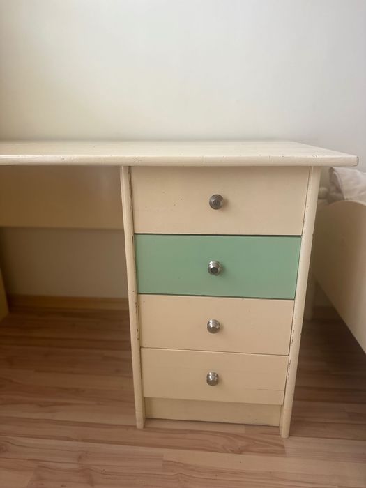 Мебели обзавеждане за детска стая - легла, гардероб, скрин, ракла,бюро