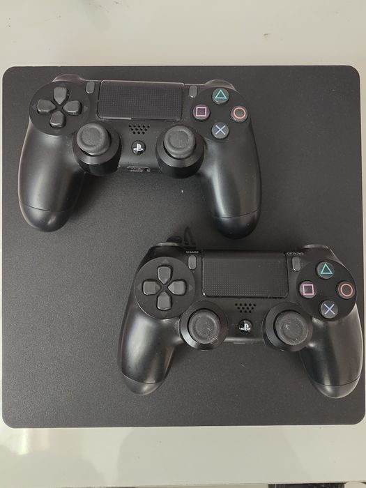 PS4 Slim Playstation 4 конзола Плейстейшън 4 + 2 джойстика почти нов