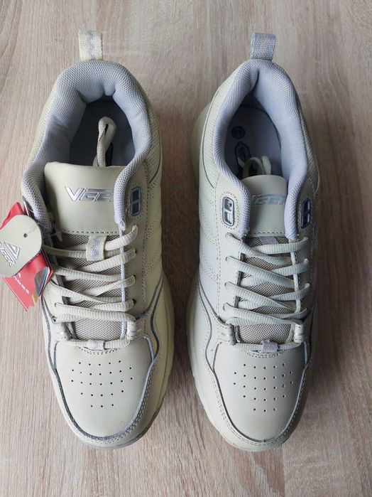 Adidași Sport Veer