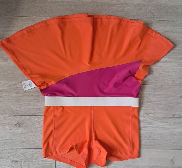 Дамска спортна тенис пола Wilson ,размер - M