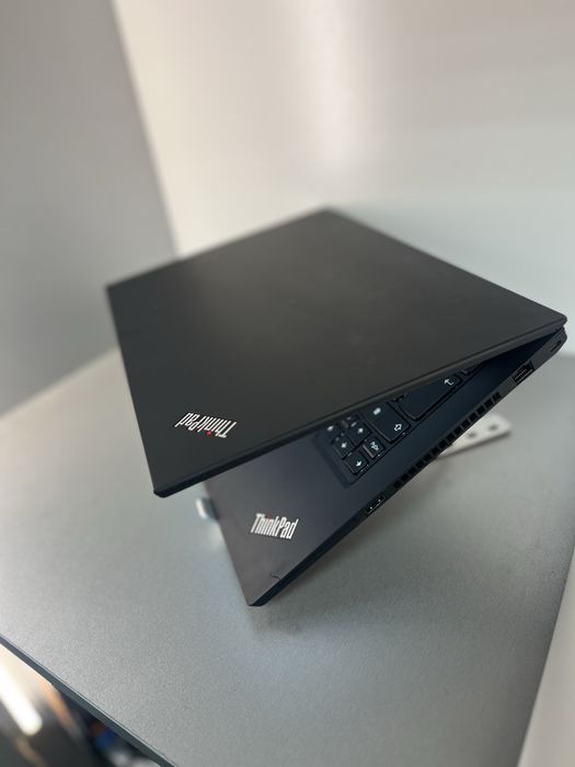 Thinkpad T490 i5 -8365u/8/256