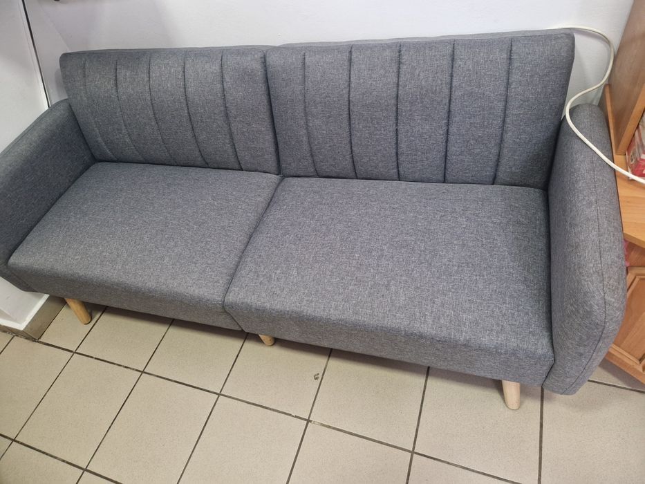 Vand canapea extensibila,gri  170  cm lățime. Este ca noua.