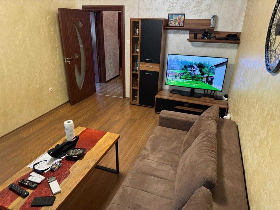 Тристаен Апартамент