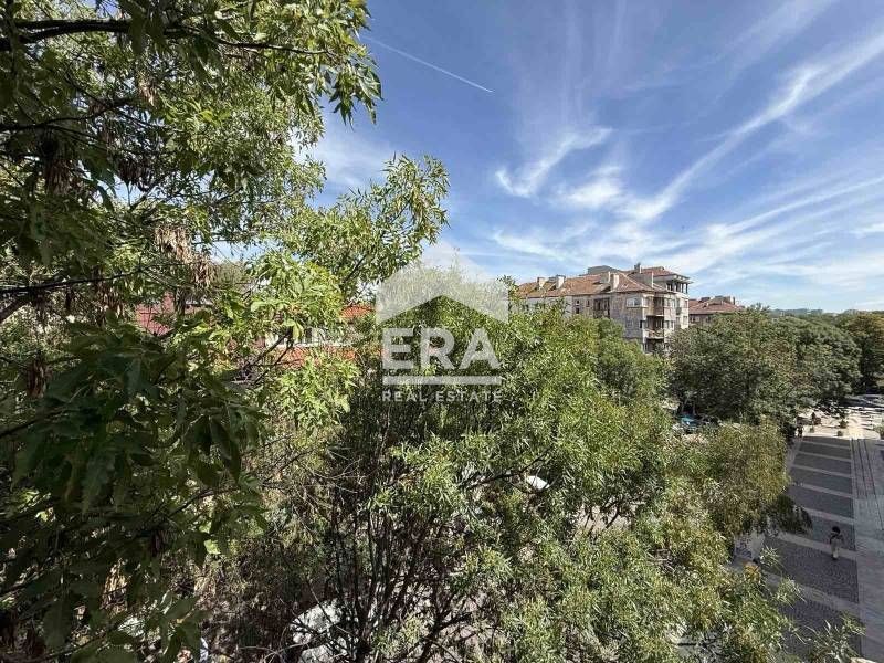 Продава се Четиристаен апартамент в София, Докторски паметник - 128 кв.м за 2949 €/кв.м - Снимка #2