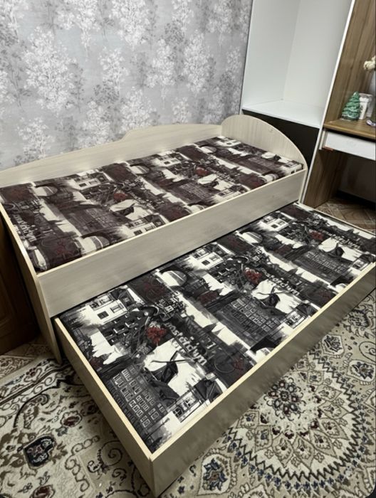 Двухяростный кровать