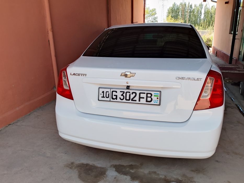 Lacetti avtomobil