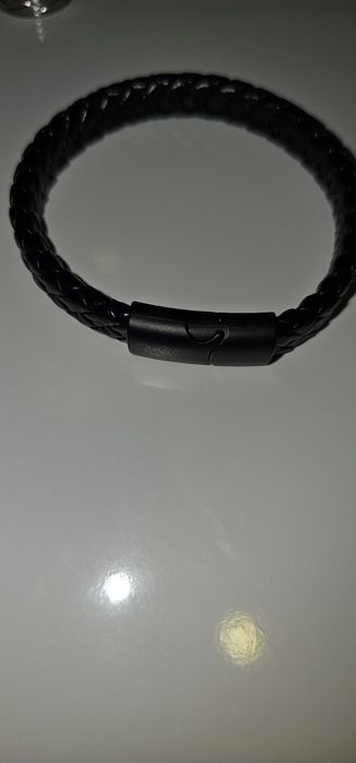 Черна Кожена Гривна