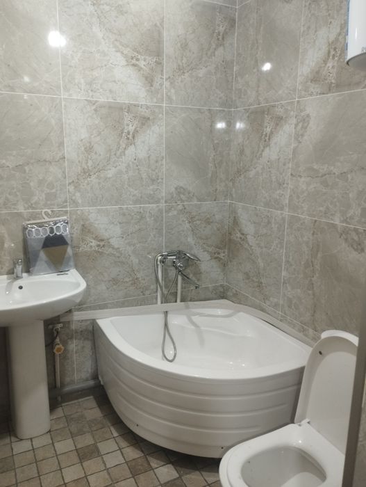 ЦДВА да   Ешлар марказини олдида кв ижарага Берилади 2 хона