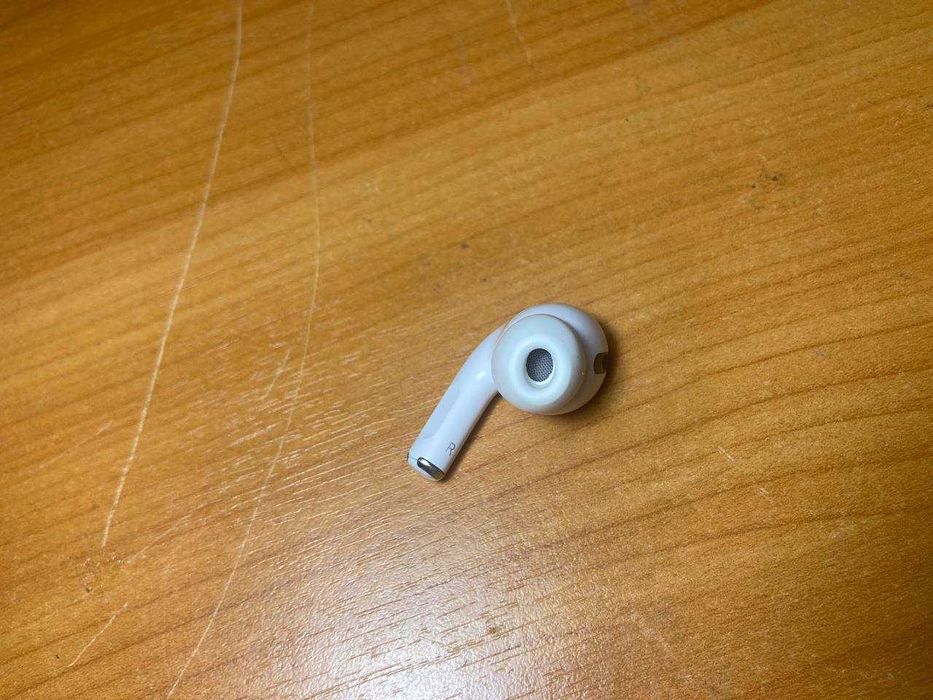 AirPods Pro (правый наушник, модель A2084)