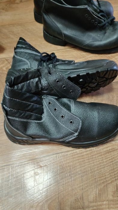 Продам рабочию обувь
