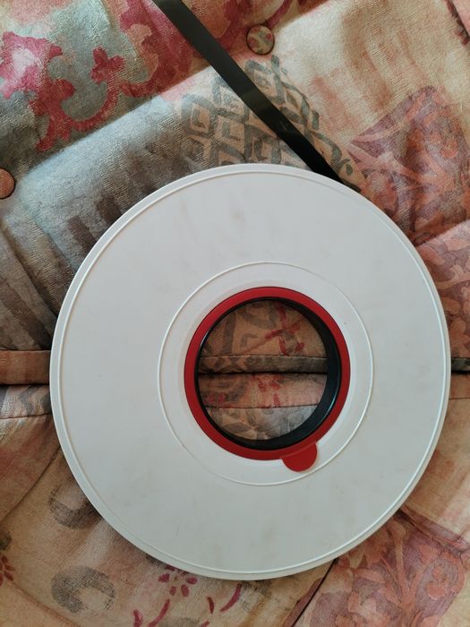 Vind casette sí benzi de magnetofoane