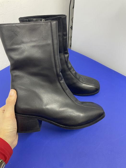 Әйелдер етігі сатылады