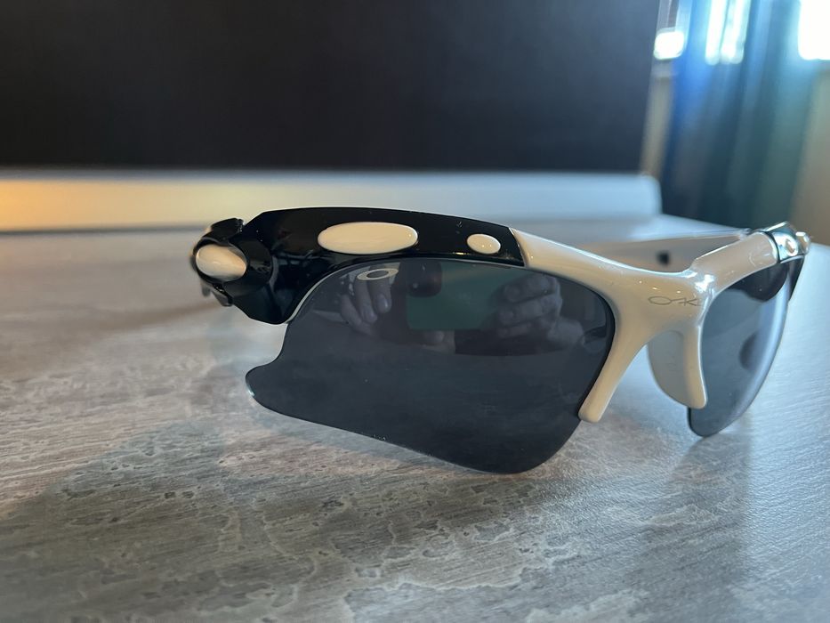 Ochelari Okley , noi