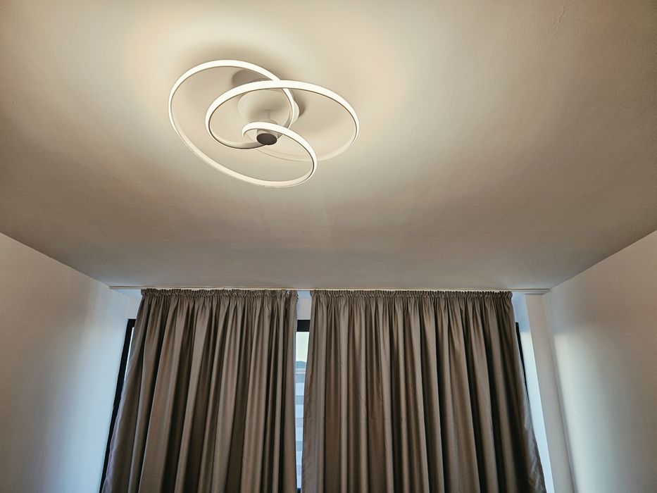 Vand lustre/ aplici/candelabre led cu posibilitate de reglare a intensitatii.