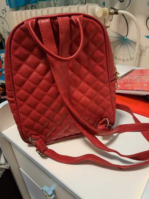 Дамска червена раница