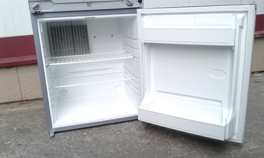 Kъмпинг хладилник  каравана Газ 12v 220v