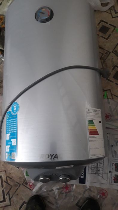 Островок и полки из ламинированного дсп. Водонагреватель  роял и кресл