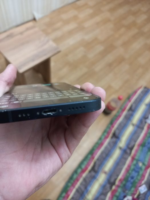 Айфон 12  .    .