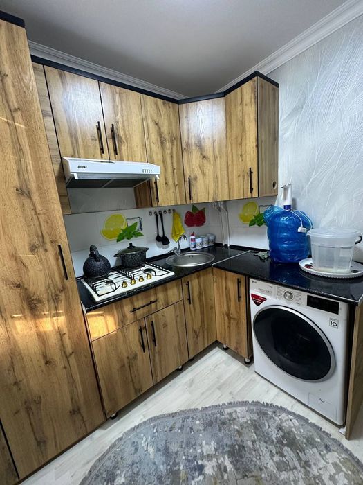 Qarshi shahridan targovka tomondan kvartira sotiladi