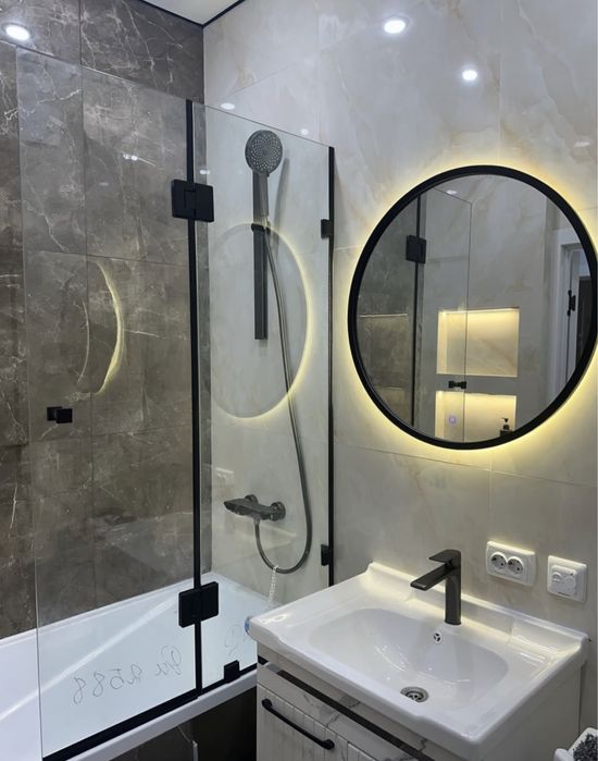 Душевые кабины , перегородки из стекла