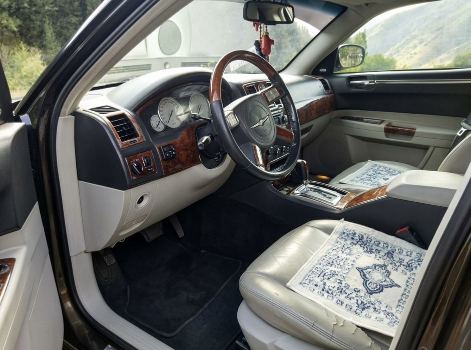 Chrysler 300c продам срочно!!