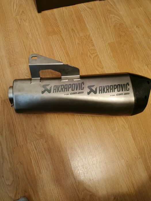 can am akrapovic