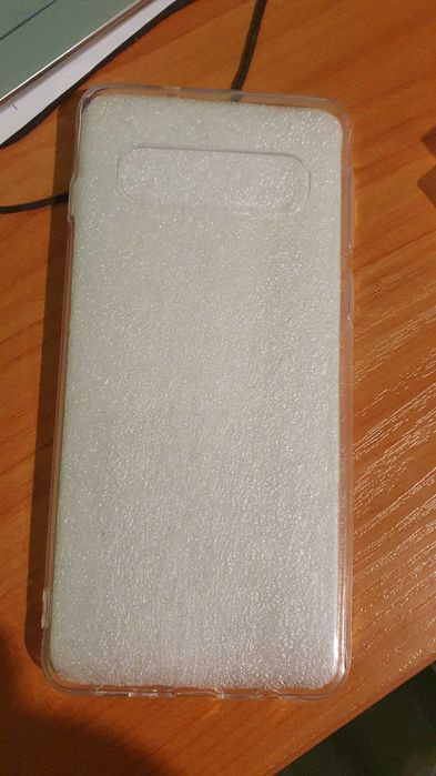 Продавам силиконов кейс за телефон Samsung Galaxy S10 нов