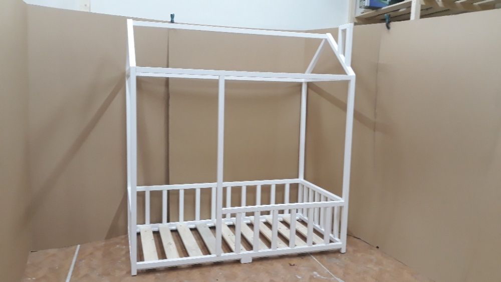 TRANSPORT GRATUIT.Pat casuta,cod 304