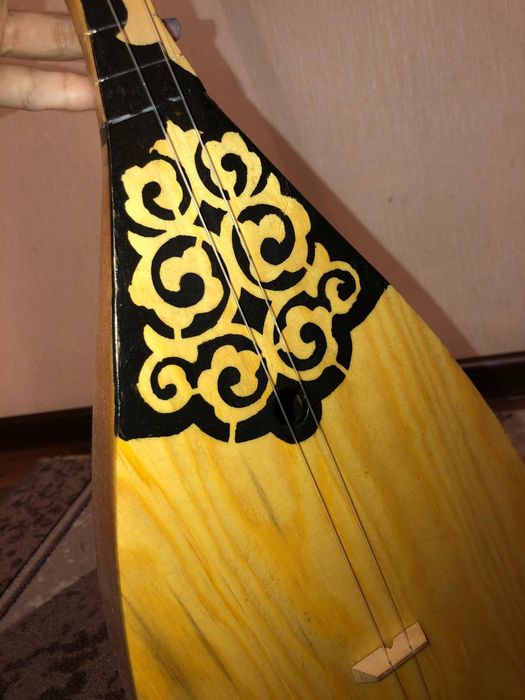 Домбыра,цена договорная