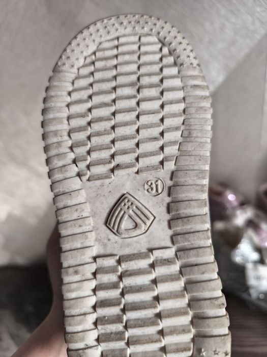 Продам много детской обуви