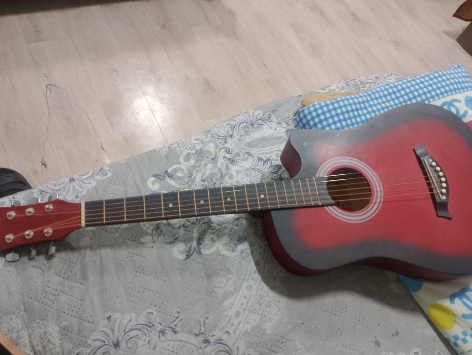 Гитару продам, б/у