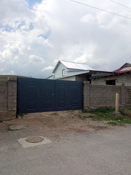 Жер үй сатылады үш бөлмелі