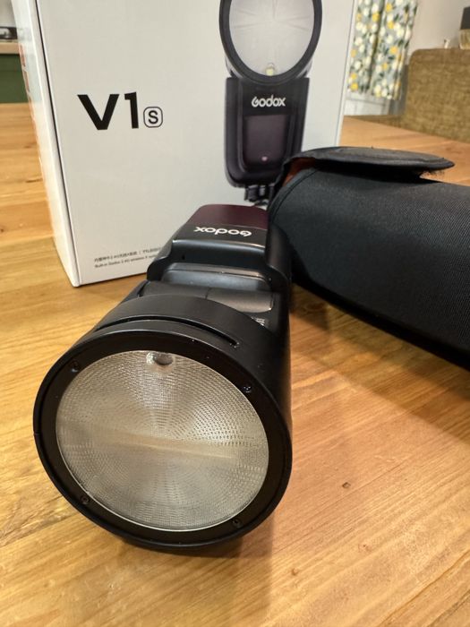 Вспышка Godox V1s в идеале