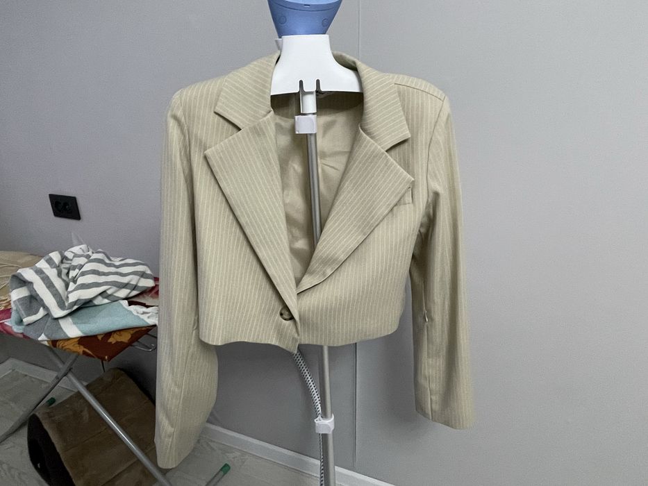 Продаю пиджак,почти новоя