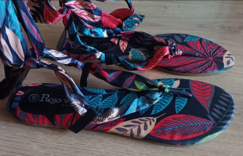 Обувки (токчета и сандали)