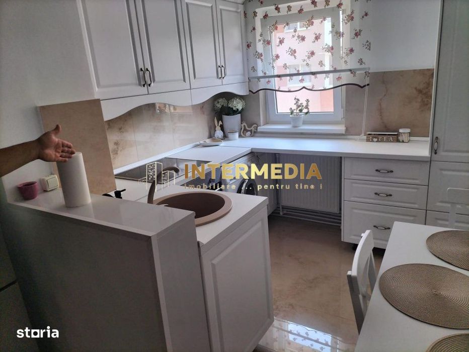 Apartament 3 camere 2 bai, parcare, CETATE mobilat si utilat complet