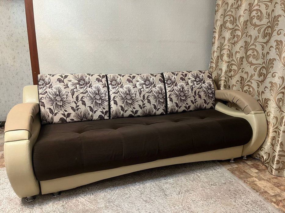 Срочно продам диван в отличном состоянии