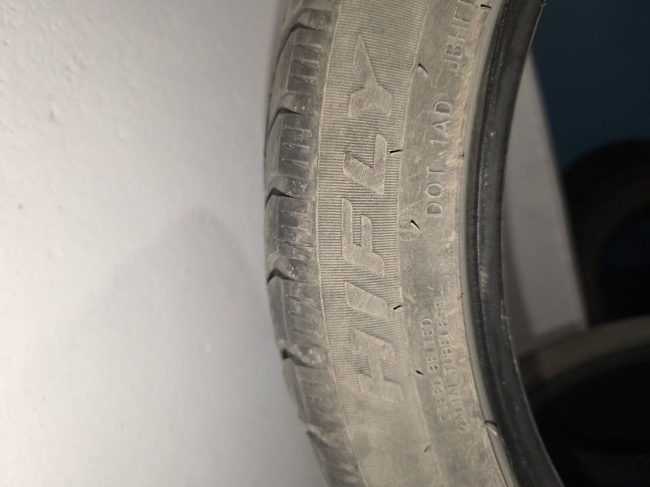Продам зимние шины 235/45/18
