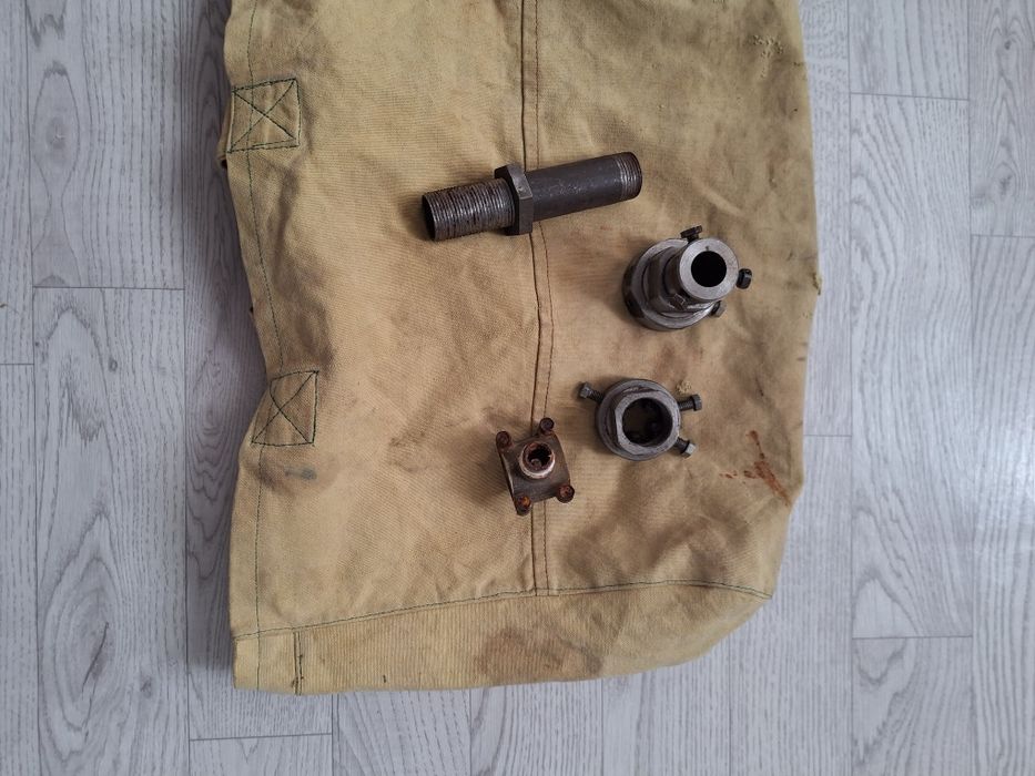 Продаётся  2  лерки   и  держатели  и  переходники