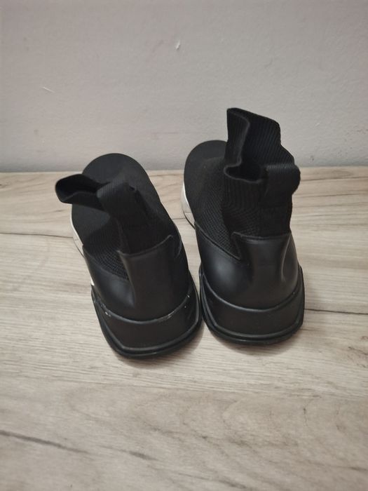 Vând adidași de la zara barbati