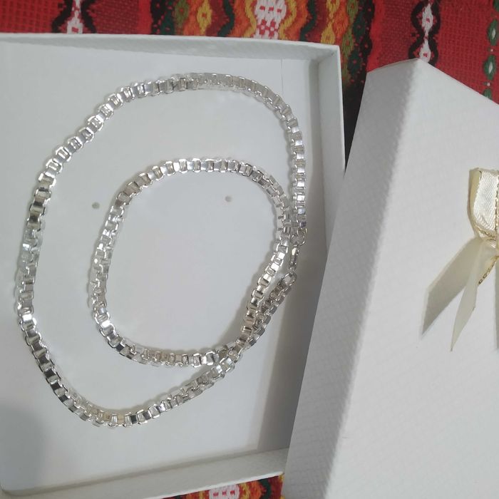 Чисто нов сребърен ланец, гривна-комплект за мъж/жена. В кутия.
