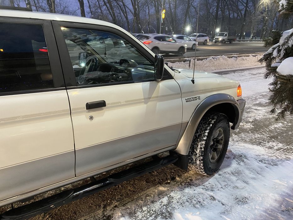 Продам montero sport
