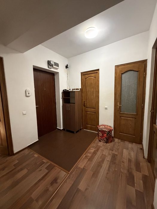 Apartament cu 3 camere de inchiriat in Racadau la et 1/4 cu loc de parcare inclus