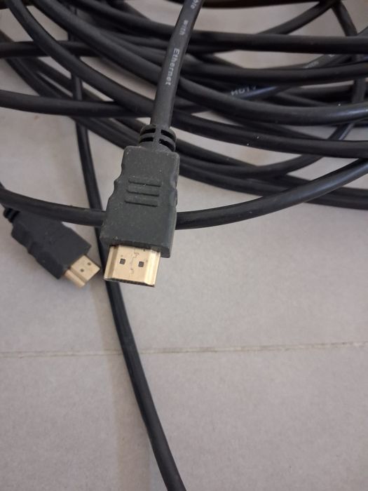 Vănd 2 bucăți cablu  tv și internet