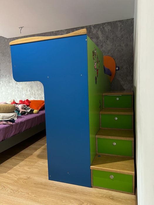 Продам детский  кровать вместе шкаф