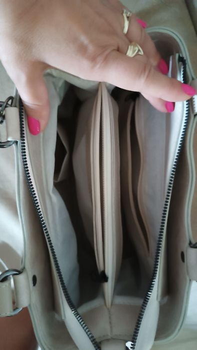 Дамска  компактна чанта