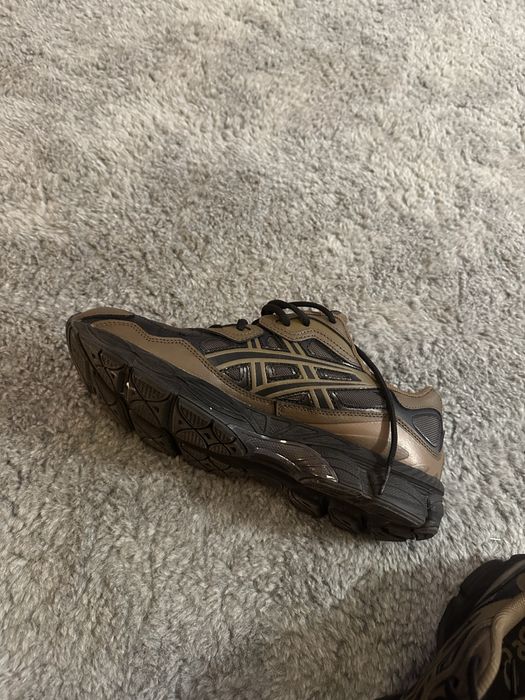 Vand adidasi asics numarul 42.5 purtati o singura data